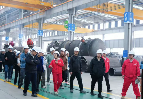 塔里木油田相关单位地面建设系统专家到公司考察交流！